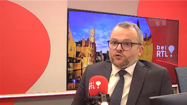 Le ministre fédéral de l’énergie répond aux questions de Martin Buxant. Le gouvernement fédéral doit se pencher fin du mois sur le projet éolien off-shore au large des côtes belges. Un projet dont les coûts ont quadruplé. On est passé d’un budget initial de 2,2 milliards € à 8 milliards €. Mathieu Bihet estime que c’est beaucoup trop cher et qu’il faut revoir le projet à la baisse.