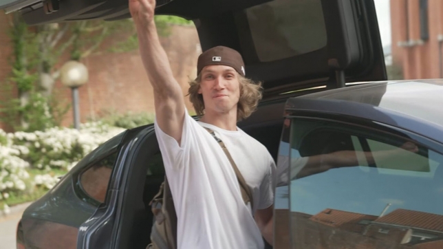 Il avait dévoilé l'identité d'un étudiant coupable de viol mais laissé libre: le YouTubeur Acid, libéré sous caution, affiche un grand sourire