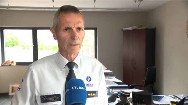 L'un des six détenus s'étant évadés mercredi après-midi de la prison de Saint-Hubert est toujours en fuite, indique l'administration pénitentiaire jeudi matin. Les recherches pour tenter de retrouver le dernier fugitif ont repris jeudi après avoir été interrompues mercredi soir vers 21h30. Trois des six détenus ayant pris part à l'évasion avaient été repris rapidement après avoir franchi la clôture d'enceinte, qu'ils étaient parvenus à escalader mercredi après-midi au moyen d'une échelle.