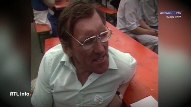 Le Goûter Matrimonial d'Écaussinnes, créé en 1903, est une tradition où les célibataires se rencontrent chaque lundi de Pentecôte dans une ambiance festive. Depuis 2023, il est reconnu comme patrimoine culturel immatériel. Plongeons en 1989 pour découvrir sa 76e édition riche en amour.