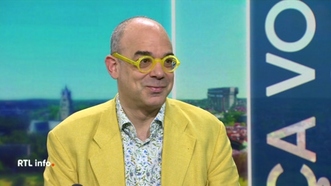 Dans La magie de l'ordinaire, le philosophe Fabrice Midal nous invite à ralentir, à dire non sans culpabilité, à réapprendre à écouter, à habiter pleinement sa maison ou à s'émerveiller d’un rien. Des conseils concrets pour se reconnecter au réel, simplement et sincèrement.