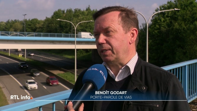 Soyez prudent sur les routes en ce moment. Chaque année, durant le mois de mai, l'Institut VIAS compte plus de 10 accidents impliquant un animal et entraînant un mort ou un blessé. Que faire si l'animal a survécu et qu'il est blessé ? Les explications de Justine Roldan Perez.