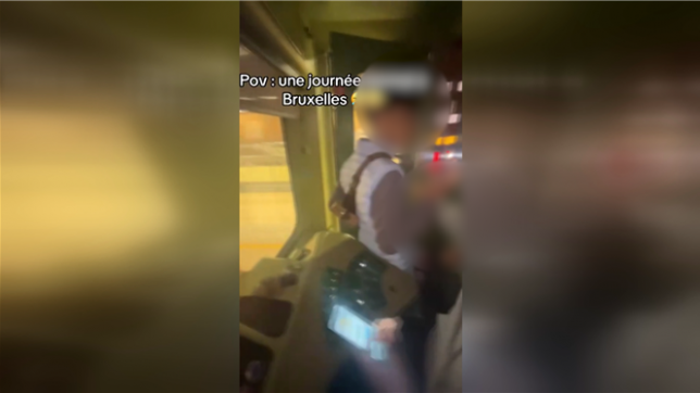 Une vidéo TikTok montre plusieurs adolescents dans une cabine de pilotage d’un métro bruxellois en marche. Une enquête est en cours.