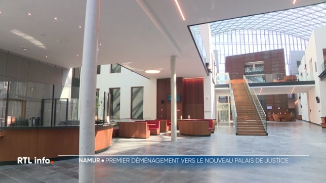 Le procès concerne une affaire de trafic d'armes jugé en assises. Mais l'événement du jour, c'est bien la première utilisation officielle de la nouvelle infrastructure. Le déménagement de tous les tribunaux a commencé et doit durer au moins 2 mois. Récit de cette première journée de déménagement.