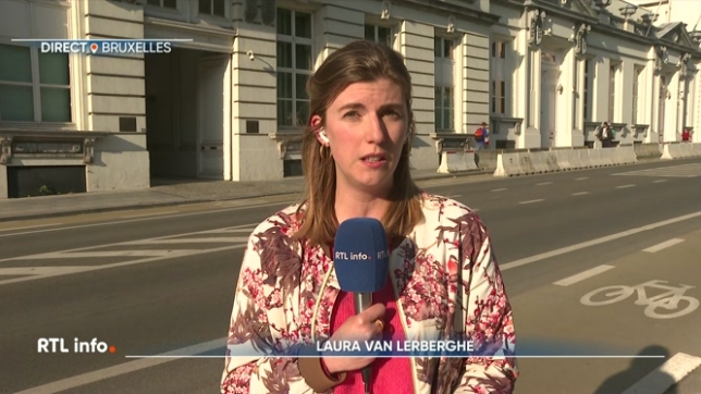 En direct de la rue de Loi à Bruxelles, Laura Van Lerberghe fait le point sur les dossiers sur la table du conseil des ministres restreint, comme celui de la réforme du chômage.