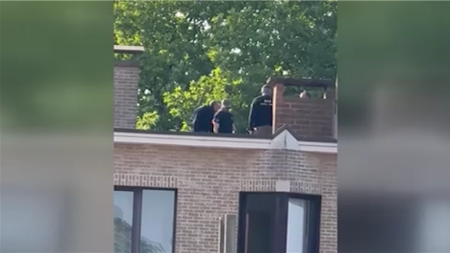 Un homme retranché sur un toit à Ganshoren: les forces de l'ordre procèdent à son interpellation.