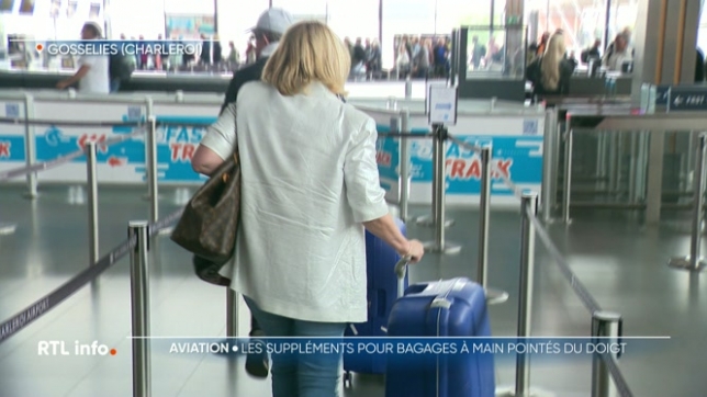 Plusieurs association de consommateurs en Europe, dont Testachats, portent plainte contre 7 compagnies aériennes au sujet de suppléments pour bagages de cabine jugés illégaux. La plainte vise Easyjet, Norvegian, Ryanair, Transavia, Volotea, Vueling et Wizzair.