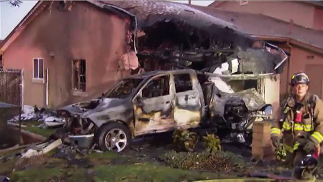 Un petit avion s'est écrasé jeudi matin dans un quartier de San Diego, sur la côte ouest des États-Unis, a rapporté l'agence de presse américaine AP. Une quinzaine de maisons ainsi que plusieurs voitures ont pris feu et des immeubles ont été évacués, ont précisé les autorités. Il y aurait plusieurs morts.