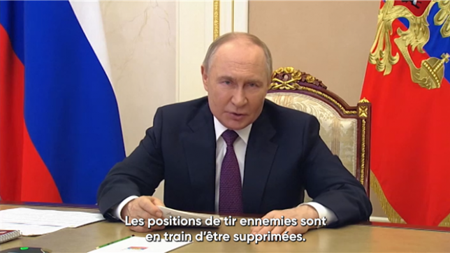 Le président russe Vladimir Poutine a annoncé jeudi la création d'une zone tampon le long de la frontière avec l'Ukraine, après avoir visité la région de Koursk, partiellement sous le contrôle des troupes ukrainiennes depuis des mois.