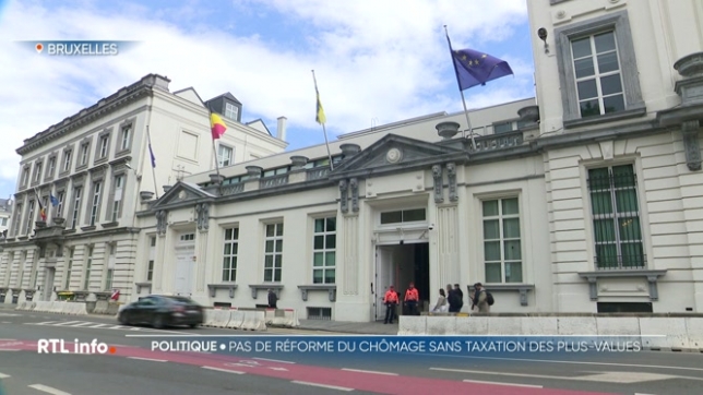 Le gouvernement fédéral s'est mis d'accord sur la réforme qui prévoit la fin des allocations de chômage après 2 ans mais Vooruit émet une condition. Pour les socialistes flamands, il faut aussi un accord sur la taxation des plus-values.