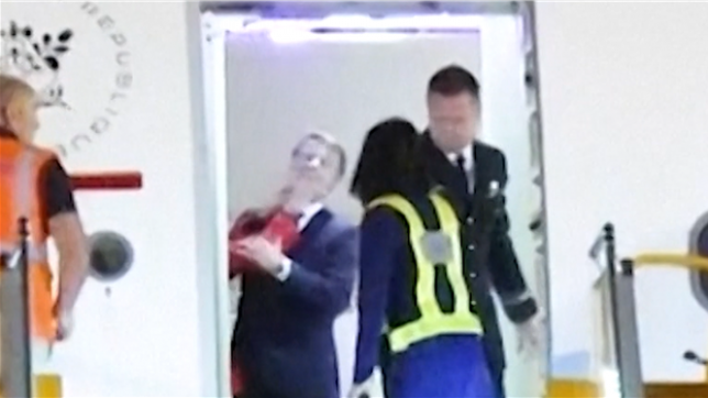 Emmanuel Macron giflé par sa femme? Une vidéo du président français crée la polémique