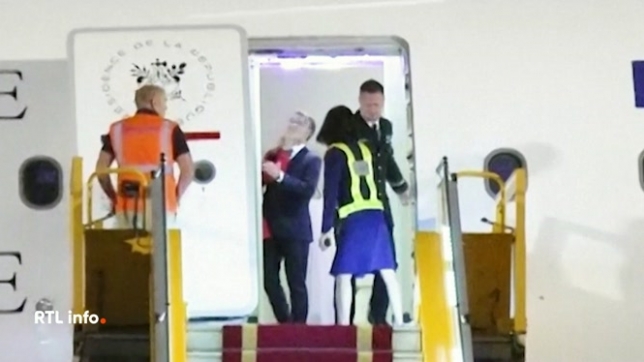 Emmanuel Macron a-t-il éta giflé par son épouse à leur arrivée au Vietnam ?