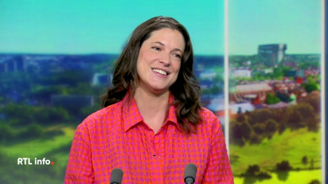 Invitée du RTL info 13H, la neuroscientifique et biologiste Emilie Steinbach évoque son livre intitulé Votre santé optimisée où elle parle de notre mode de vie catastrophique pour notre santé et où elle propose un protocole de vie en 10 étapes.