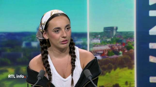 Invitée du RTL info 13H, la chanteuse Esmée présente son nouveau single intitulé Monstre et son album intitulé Vers les jours heureux.