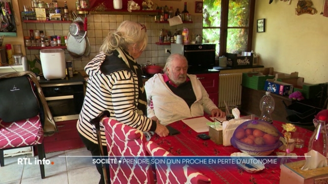 En Wallonie, 15% de la population est qualifiée d' aidant proche. Ces personnes consacrent une partie de leur vie à aider un proche en déficit d'autonomie. Mais bnen souvent, elles n'ont aucune reconnaissance et souffrent de dépression voire de burn-out.