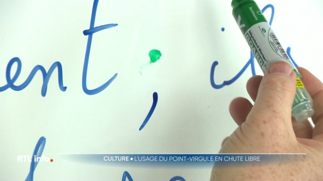 Une étude britannique montre que l'usage du point-virgule a diminué de près de moitié en 20 ans dans les livres d'anglais. Qu'en est-il chez nous ? Eclairage.