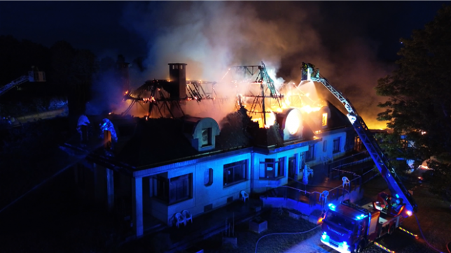 Un incendie s’est déclaré dans l’annexe du centre de revalidation Le Ressort, à Mazy (Gembloux). Le bâtiment a été entièrement détruit, mais aucun blessé n’est à déplorer.