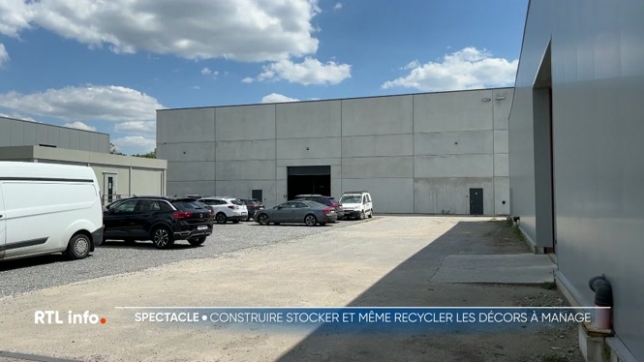 A Manage, un centre de 4 000 m carré est dédié à la création, au test, au recyclage et au stockage des décors de théâtre et de spectacle pour Bruxelles et la Wallonie. Il abrite des services techniques qui assurent leur transformation après les représentations.