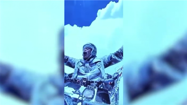 Un parapentiste se fait aspirer par un nuage à 8.500 mètres d'altitude