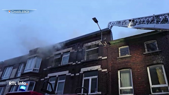 Aucun blessé n'est à déplorer, mais quatre familles doivent être relogées. Les pompiers ont dû faire face à des conditions d'intervention compliquées.