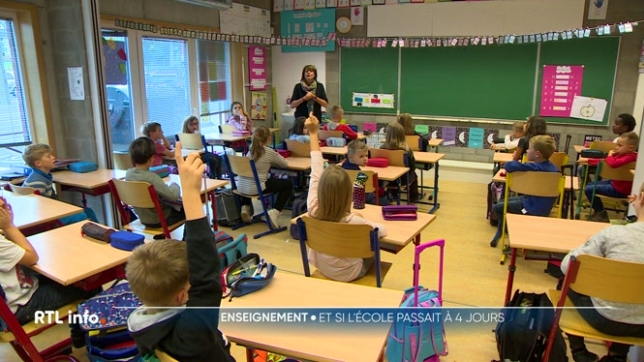 Supprimer un jour de cours est-il envisageable en Fédération Wallonie-Bruxelles ? Peut-on, comme dans certains cas, compenser par un allongement des autres journées scolaires ? Et surtout, est-ce souhaitable pour les enfants et leurs parents ?