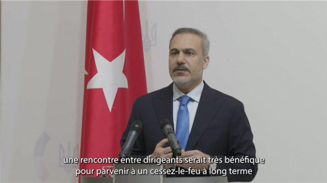 Le ministre turc des Affaires étrangères Hakan Fidan, en visite à Kiev, propose que la Turquie accueille une rencontre entre les présidents russe Vladimir Poutine, ukrainien Volodymyr Zelensky et américain Donald Trump.