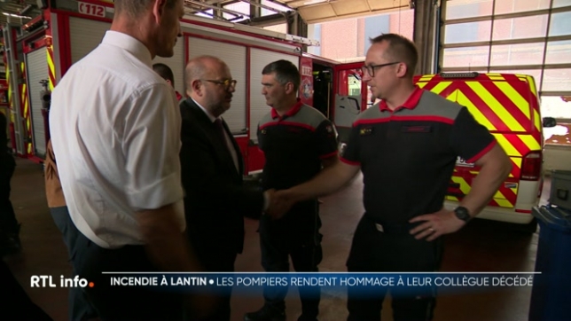 Maxime, 39 ans, est mort en intervention au cours d'une opération dans la prison de Lantin. Les hommages se sont succédés tout au long de la journée. Des marques de soutien des autorités compétentes mais aussi du Roi. Une chapelle ardente a été installée dans la caserne des pompiers de Liège.