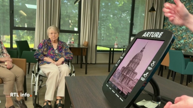 Amener le monde des musées dans les maisons de repos, c'est ce qui est fait à Banneux depuis quelques semaines. Une borne interactive permet aux résidents de découvrir ou redécouvrir des oeuvres d'art issues de 50 musées internationaux.