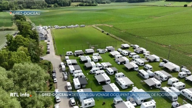 A Grez-Doiceau, des gens du voyage se sont installés sur un terrain de football de la commune sans autorisation. Une réunion avec le bourgmestre n'a rien donné hier. La commune cherche une solution pour éviter une expulsion judiciaire qui prendrait des semaines.