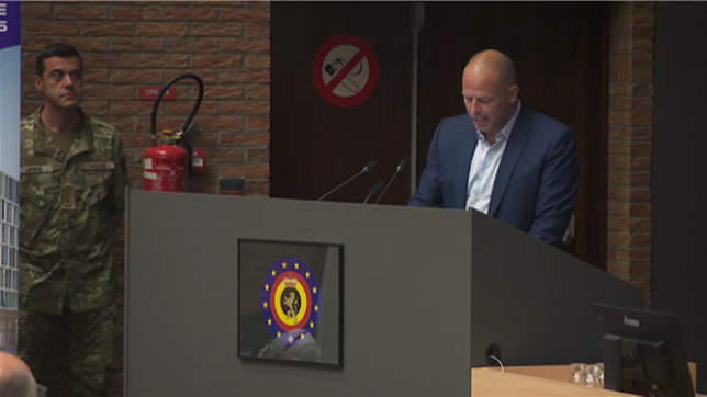 La Défense se dote d’un nouveau QG : « Derrière cette transformation se cache une grande urgence », déclare Théo Francken.