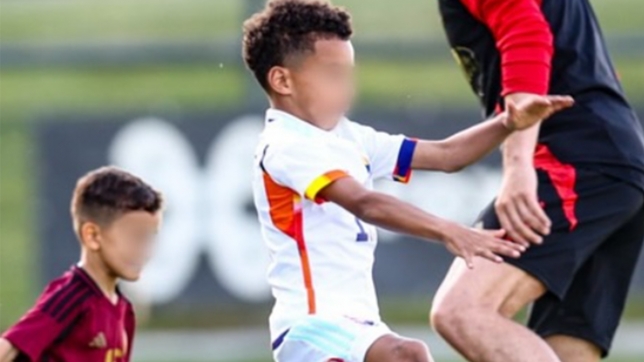 Les fils de Thomas Meunier avec Arthur Theate.