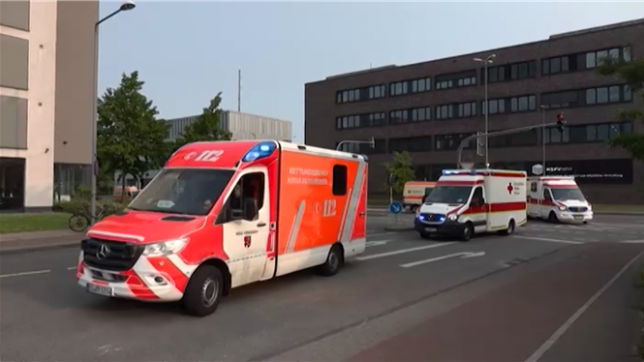 Plus de 20.000 personnes ont été évacuées mercredi à Cologne, dans l'ouest de l'Allemagne, où trois bombes non explosées de la dernière guerre mondiale, découvertes dans le centre de la ville, doivent être désamorcées en cours de journée.