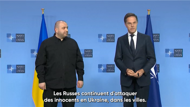 Les Russes continuent d'attaquer des innocents en Ukraine, dénonce le secrétaire général de l'OTAN, Mark Rutte, ajoutant : Il s'agit de violence pour la violence. Il s'exprime aux côtés du ministre ukrainien de la Défense, Roustem Oumerov avant une réunion du Groupe de contact sur la défense de l'Ukraine au siège de l'OTAN à Bruxelles. Vous pouvez être assurés que l'OTAN et ses alliés sont à vos côtés pour continuer à soutenir l'Ukraine, ajoute M. Rutte, tandis que M. Oumerov réaffirme que « l'Ukraine veut la paix ».