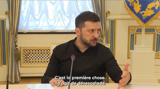 C'est un ultimatum que la partie russe nous adresse, a dénoncé Volodymyr Zelensky mercredi pendant une conférence de presse.
Tandis que son armée est en difficulté sur le front, le chef de l'Etat ukrainien réclame depuis des semaines un cessez-le-feu inconditionnel, que refuse le Kremlin.