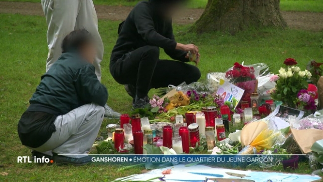 Toujours beaucoup d'émotion à Ganshoren, deux jours après le mort du jeune Fabian. Le garçon de 11 ans est mort après avoir été percuté par une voiture de police. Dans le quartier autour du parc Elisabeth, les habitants restent marqués, alors que de nombreuses questions demeurent.