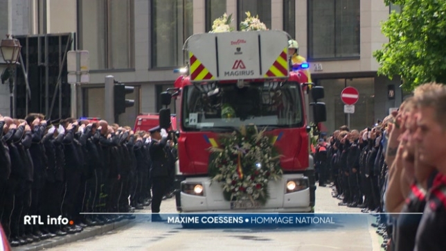 Les funérailles du sapeur Maxime Coessens ont eu lieu aujourd'hui à Liège, en présence de très nombreuses personnes dont des pompiers venus de toute la Belgique.