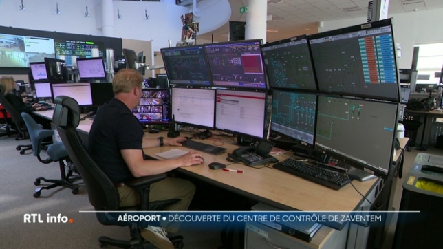 Comment fonctionne un aéroport international comme celui de Zaventem ? Chaque jour, 70.000 passagers transitent par Brussels Airport, pour 500 vols quotidiens. Un centre de contrôle où travaillent 300 personnes garantit le bon fonctionnement des infrastructures. Visite guidée.