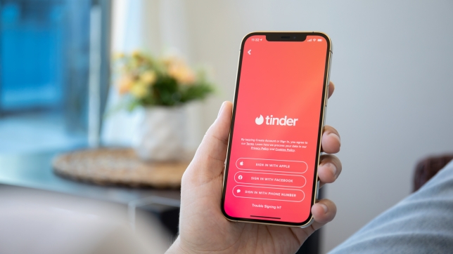 Tinder lance son école de drague