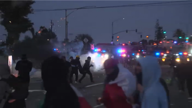 La Maison Blanche a annoncé samedi le déploiement de 2.000 membres de la Garde nationale en Californie, dans un contexte d'émeutes anti-expulsions à Los Angeles.