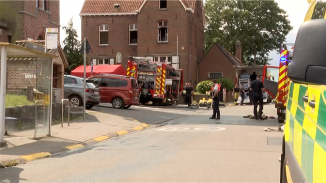 Les corps d’une femme de 46 ans et de sa fille de 6 ans ont été retrouvés dans une habitation en feu, près de Louvain. Le fils de 16 ans est passé aux aveux.