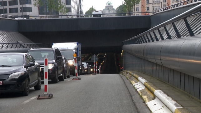 Bruxelles 1 an (M. Col).00_00_23_11.Still004.jpg