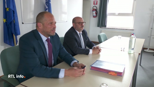 Un accord entre le ministre de l'Intérieur Bernard Quintin et le ministre de la Défense Théo Francken a été signé cet après-midi concernant la surveillance des sites nucléaires belges par 300 militaires. Cette mesure figurait dans l'accord de gouvernement.