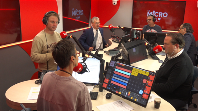 La décalaration d'impôts est un véritable casse-tête pour certains. Mais à un moment donné, il faut s'y coller. Sebastien De Bock a demandé à quelques Belge rencontrés à Morlanwez si'ils avaient besoin d'aide pour la remplir.