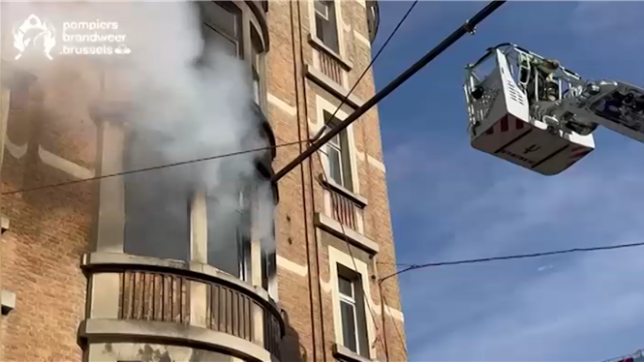 Un incendie s’est déclaré mercredi matin dans un immeuble de quatre étages situé chaussée de Neerstalle, à Forest, rapportent les pompiers de Bruxelles. Le feu a pris vers 08h50 au deuxième étage.