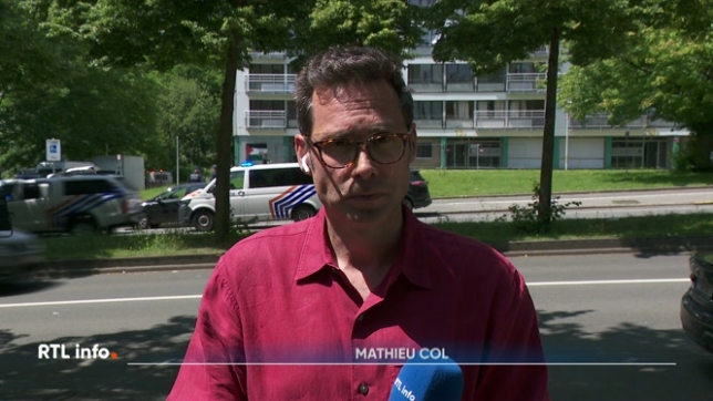 Une vaste opération de police a eu lieu ce mercredi matin à Anderlecht, autour du quartier du Peterbos. Selon les témoins, plus de 100 véhicules de police étaient présents, avec un hélicoptère. L'opération est un contrôle de grande ampleur. Le point en direct avec Mathieu Col.