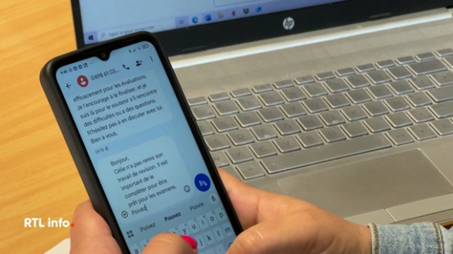 Depuis le début de l'année, l'Athénée Royal Jules Bara à Tournai teste le projet pilote Synergie, pour lutter contre l'échec scolaire. Chaque semaine, les parents reçoivent des SMS pour suivre les progrès de leurs enfants, suite à des taux d'échec élevés dans le deuxième degré.