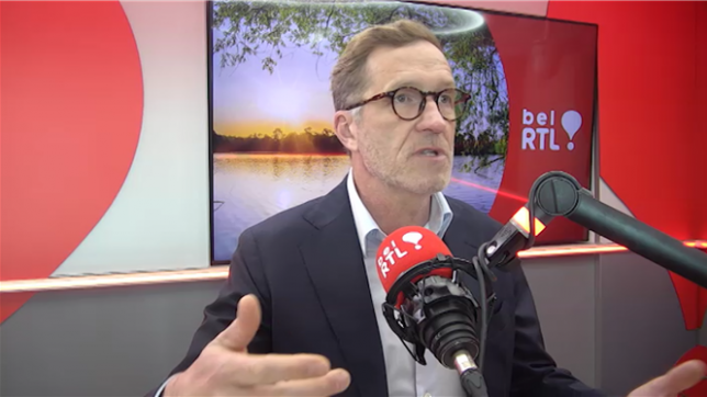 Paul Magnette réagit aux propos de Pierre-Yves Jeholet qui menace de débarquer le PS en province de Liège parce qu’il en a assez que les libéraux soient qualifiés d’extrême-droite par les socialistes. Paul Magnette répond aux questions de Martin Buxant.