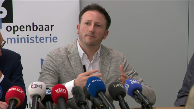 Dix-neuf personnes ont été arrêtées administrativement et quatre personnes judiciairement lors de l'opération de police menée mercredi dans le quartier du Peterbos à Anderlecht. Ce n’est que la première de cinq phases. Un plan qui s’appliquera aussi à d’autres points de deal, notamment à Saint Gilles et Ixelles.