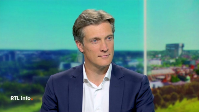 Invité du RTL info 13h., le notaire Jean Martroye de Joly fait le point sur les choses à connaître si l'on souhaite acheter une résidence secondaire en Belgique et à l'étranger.
