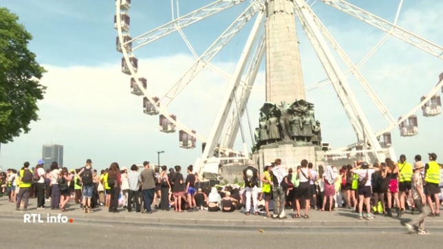 Environ 200 personnes se sont rassemblées pour exprimer leur manque de confiance envers les forces de l'ordre suite à plusieurs affaires impliquant des policiers. Celle de Sourour Abouda décédée en cellule en 2023 et aussi le décès récent du jeune Fabian à Ganshoren.